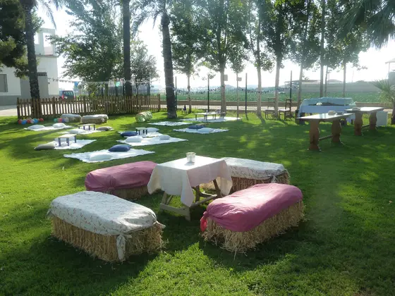 Celebració al jardí de l’alqueria